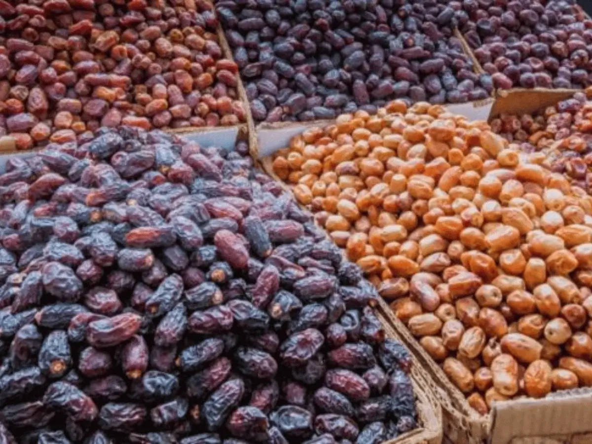 Saudi Arabia Gives Pakistan (100) Tons Of Dates - aamnewshub.com