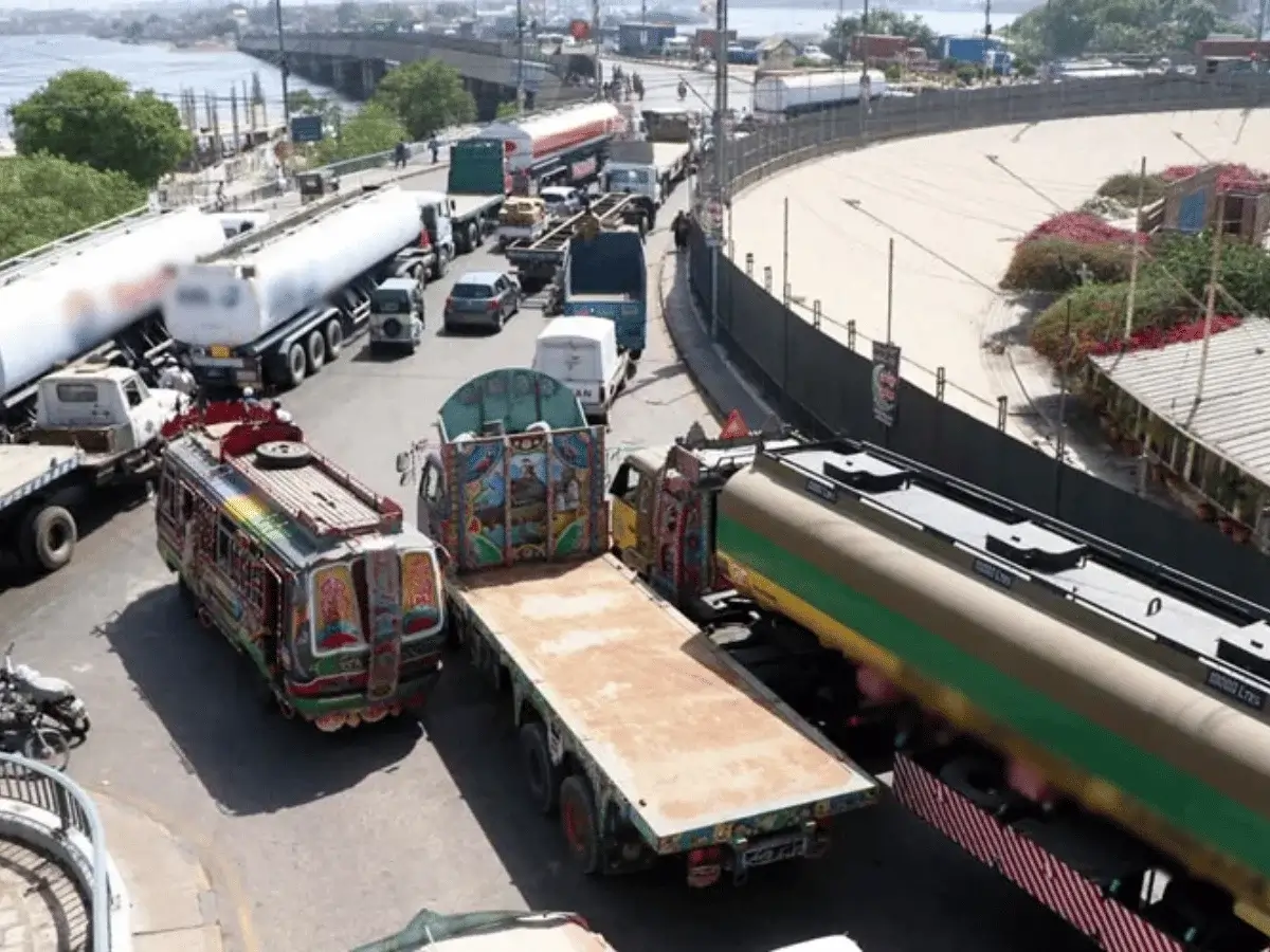 12 Heavy Trucks Seized During Karachi Crackdown On Highways - aamnewshub.com (1)