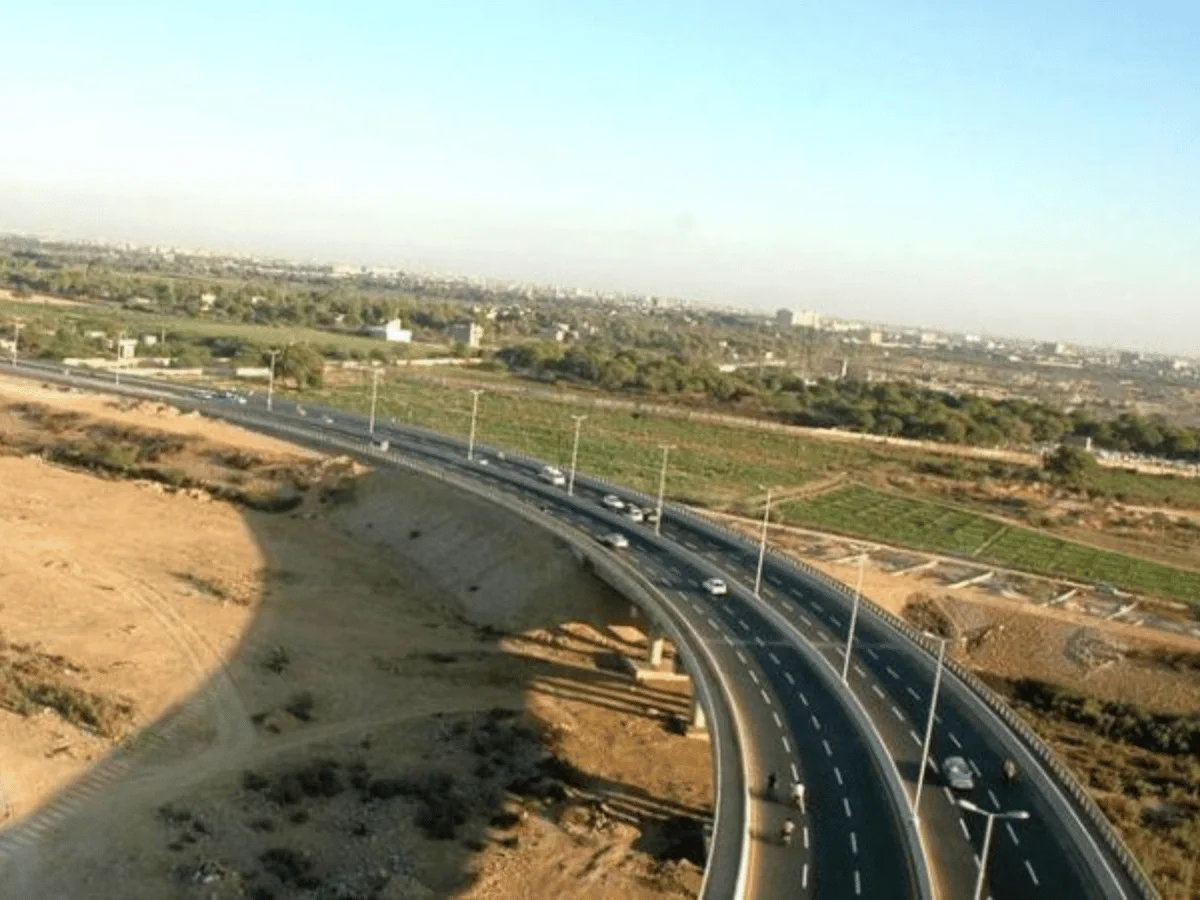 Commuters Worried After Robbery Plot Uncovered On Malir Expressway - AAMNEWSHUB.COM